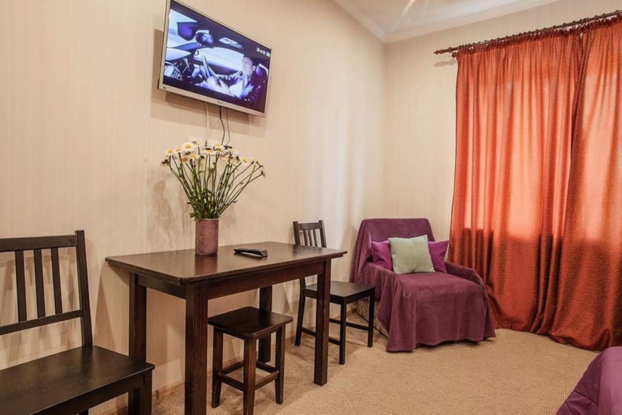 Central Cozy Apartment With Parking! Lviv Exterior photo