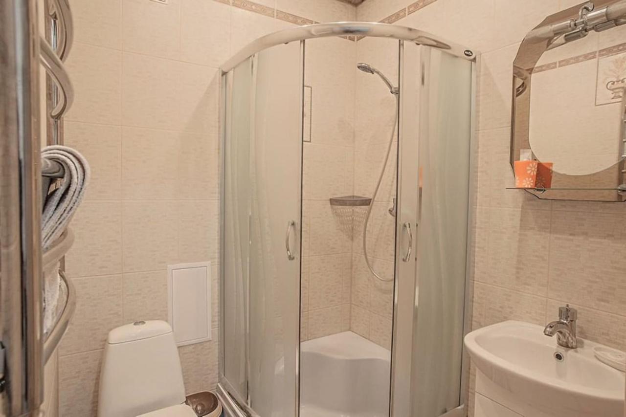 Central Cozy Apartment With Parking! Lviv Exterior photo
